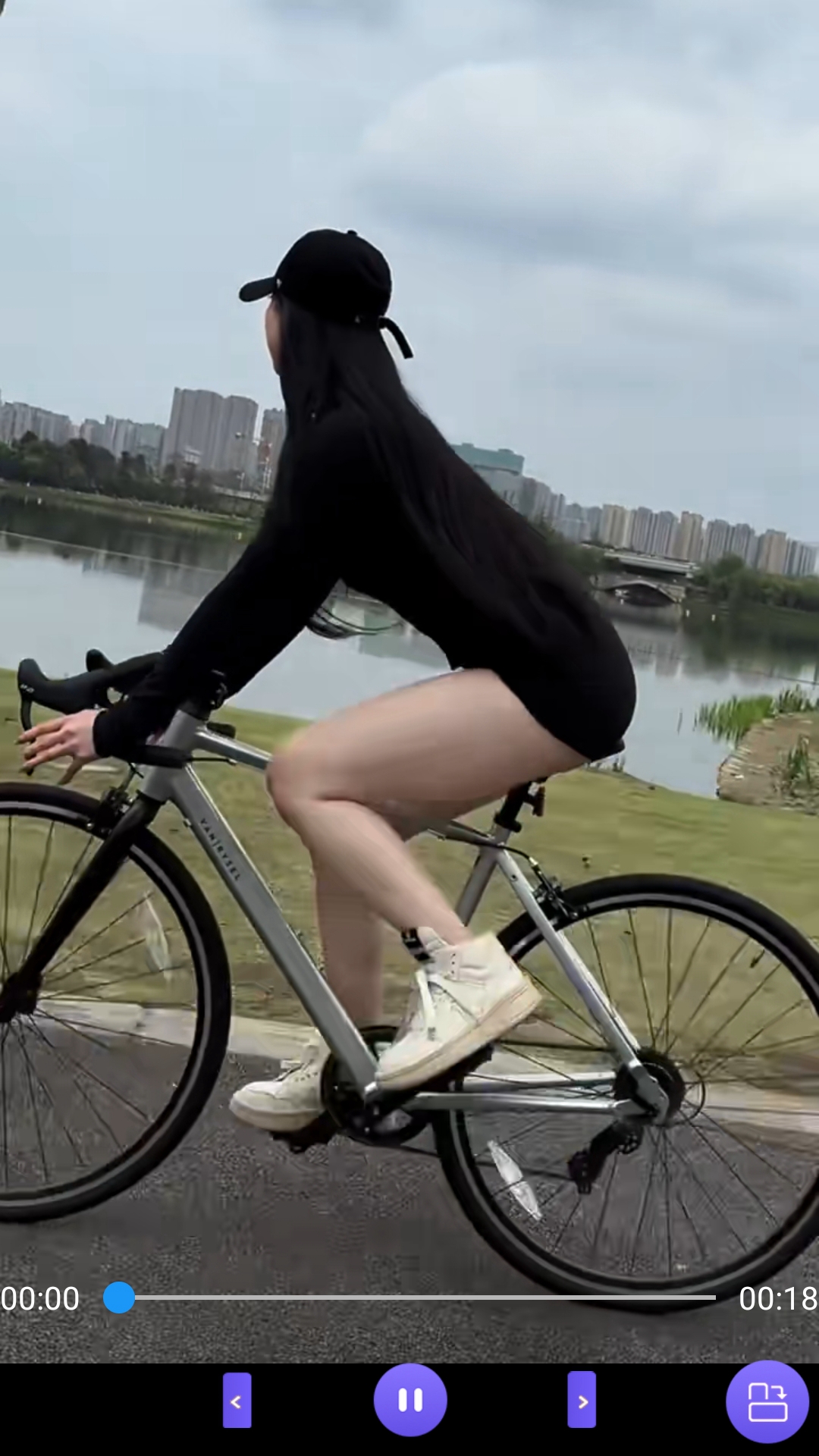 黑色长筒靴什么打底袜截图